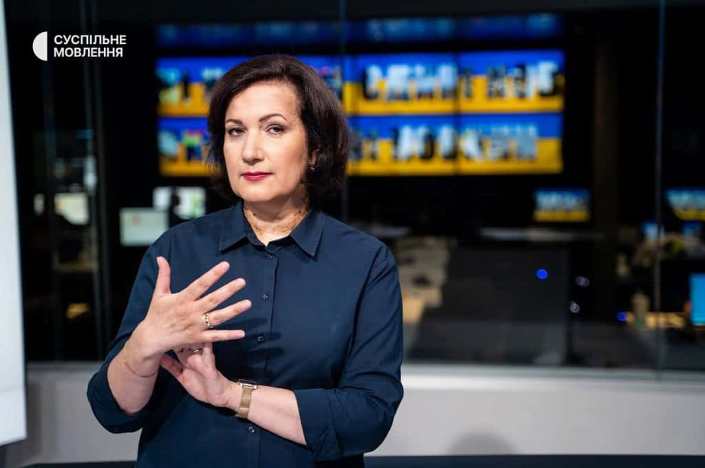 Повноекранний переклад жестовою мовою на Суспільне мовлення Повноекранний переклад жестовою мовою на Суспільне мовлення
